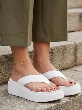 Women’s White Platform Flip-Flop Sandals with Cushioned Footbed